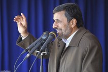 Iran zavrača ameriška svarila glede zaprtja Hormuške ožine