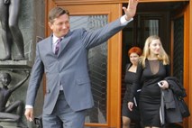 Fotofiniš padca Pahorjeve vlade: Od statusa quo prek krize do predčasnih volitev