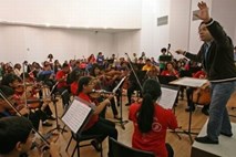 Mozart proti tolpam: Klasična glasba spreminja življenja mladih