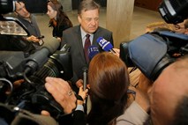 Javno mnenje daje prednost Jankovićevi koaliciji