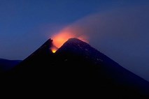 Ognjenik Etna na Siciliji znova oživel