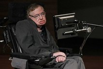 Ena beseda na minuto: Hawking izgublja moč v mišicah, s katerimi govori