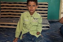 Nedolžne žrtve v Libiji: Otroke radovednost glede min in orožja drago stane