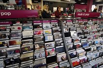 Prodaja glasbe prek spleta leta 2011 (končno) prehitela prodajo zgoščenk