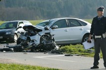 Kronika minule noči: 18 prometnih nesreč, štiri osebe lažje poškodovane