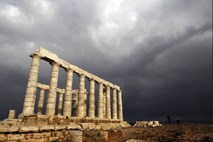 Grčija z zasebnimi upniki na ključnih pogovorih o odpisu dolga
