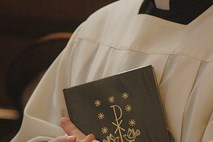 Cerkev v Belgiji od pedofilskih duhovnikov zahteva odškodnino žrtvam