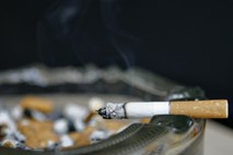 Nemški delodajalci za prepoved kajenja v delovnem času