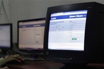 Moški prek facebooka skušal svojega sina prodati za skoraj 16 milijonov evrov
