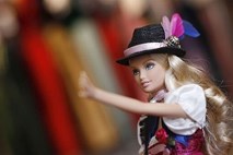 V Iranu ponovno uvedli prepoved prodaje lutke Barbie, "sovražnice islama"