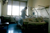 Varuh: Nikakršno pogojevanje ne sme ogrožati življenja bolnikov
