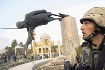 Irak zahteva nazaj del bronaste zadnjice Sadama Huseina