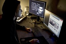 Anonimni zanikali napad na facebook: Množični mediji ponovno lažejo