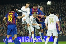 El clasico ni razočaral: Barcelona s srečnim remijem izločila Real