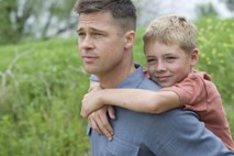 Brad Pitt o preteklosti: Pokadil sem preveč trave in se na kavču spreminjal v krof