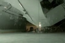 Nad nekdanjim igralcem NHL in mladimi slovaškimi hokejisti se je udrla streha drsališča