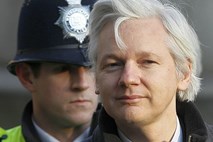 Vrhovno sodišče začelo obravnavo pritožbe Assangea na izročitev Švedski