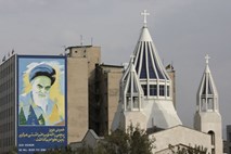 Hamenej: Evropske in ameriške sankcije ne bodo prestrašile Irana