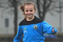 Talentirana osemletna deklica bo pri angleškem prvoligašu trenirala s fanti