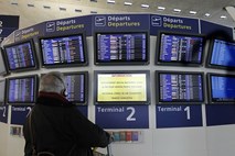 Stavka letaliških delavcev povzroča nekaj zamud na francoskih letališčih