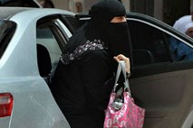 Ikona boja za ženske voznice v Saudovi Arabiji vložila tožbo proti prometni policiji