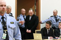 Anders Breivik zahteval takojšnjo izpustitev iz zapora in vojaško odlikovanje