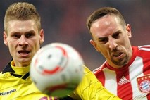 Bayern rivale iz Dortmunda z brezobrestnim posojilom rešil pred bankrotom