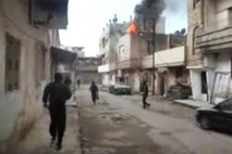 Sirija: Eksplozije v Alepu in nadaljevanje ofenzive na mesto Homs