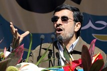 Ahmadinedžad ob obletnici revolucije napovedal nove jedrske projekte