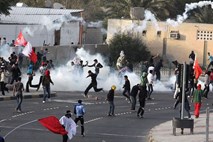 Bahrajnska policija je ob obletnici vstaje razgnala protestnike
