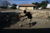 Kdo se je okoristil z denarjem, ki ga je Fifa namenila žrtvam potresa na Haitiju?