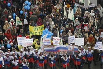 Na ulicah Moskve 130.000 ljudi v podporo predsedniški kandidaturi Vladimirja Putina