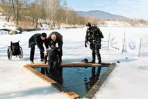 Prvo potapljanje invalidov pod ledom