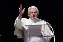 Papež Benedikt XVI.: Zakonska zveza je edino mesto za ustvarjanje človeškega življenja