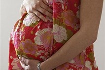 Odvisna od nosečnosti: Nadomestna mama že desetim otrokom, načrtuje še dva