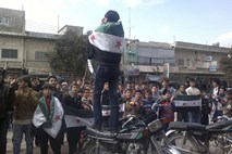 Sirske sile s kopensko ofenzivo na Homs