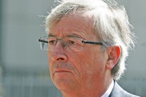 Za Junckerja odločitev o krepitvi obrambnega zidu ni nujna
