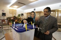 Na volitvah v Iranu v vodstvu tekmeci Ahmadinedžada