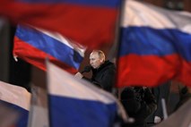 Putin se vrača v Kremelj, kritiki na ulice