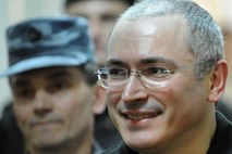 Medvedjev po zmagi Putina naročil ponoven pregled obsodbe Hodorkovskega