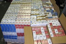 Cariniki v luki Koper februarja odkrili več ton ponaredkov in cigaret