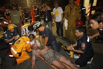 V požaru priljubljenega hotela v Bangkoku je umrla ena oseba, 22 je ranjenih