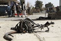 Afganistan: Strmoglavil helikopter sil Isaf, mrtvih 12 vojakov in dve deklici