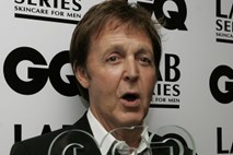 Neresnični tviti tokrat življenje odvzeli povsem živemu Paulu McCartneyju