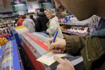 Danska loterija 300 Dancem po pomoti sporočila, da so postali milijarderji