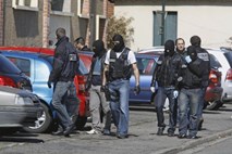 Bombni preplah: Zaradi sumljivega paketa evakuirali mestni trg v Toulouseu