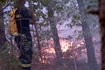 Koroška Bela: Razplamtel se je večji požar, na terenu več kot 70 gasilcev