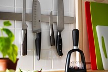 Pri uporabi kuhinjskih nožev niste nikoli dovolj previdni!