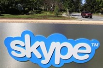 Skype s kampanjo sovražno proti facebooku in twitterju, ki "degradirata človeštvo"