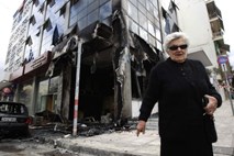 Stavke in protesti v Grčiji se kar vrstijo, včeraj v Atenah eksplodirala bomba